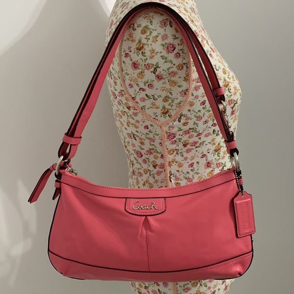 Coach bag with matching wallet and key chain. - Picture 7 of 10